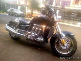 Motor Moge Triumph Rocket 3