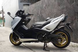 YAMAHA TMAX 530