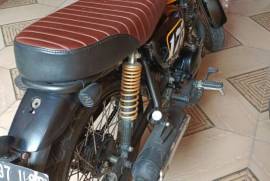 Jual motornya lelaki, Kawasaki Cafe W175 warna ku 